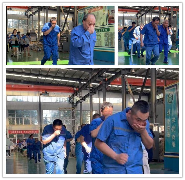 进行消防应急疏散演练。 进行消防应急疏散演练。